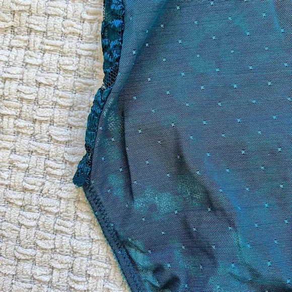 VINTAGE Lace High-Cut Bodysuit - Picture 7 of 9